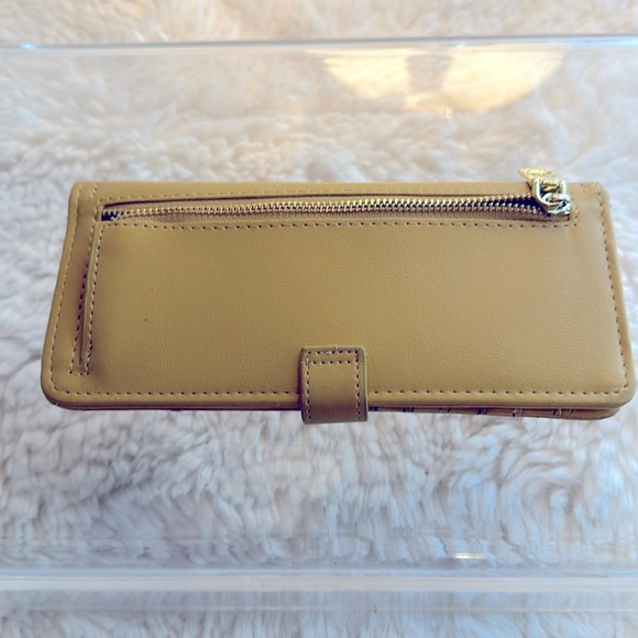 Steve Madden wallet. Mustard yellow color. No flaws. - Picture 2 of 6